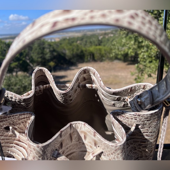 NWT Brahmin Marlowe Oyster Grey Melbourne Bucket Shoulder Bag - Picture 15 of 15